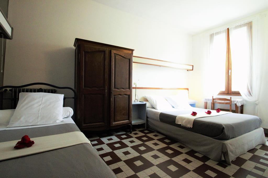 Hotel Innova Cardabella Avignon Room photo