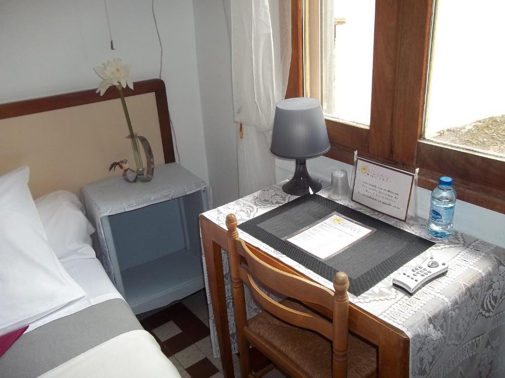 Hotel Innova Cardabella Avignon Room photo