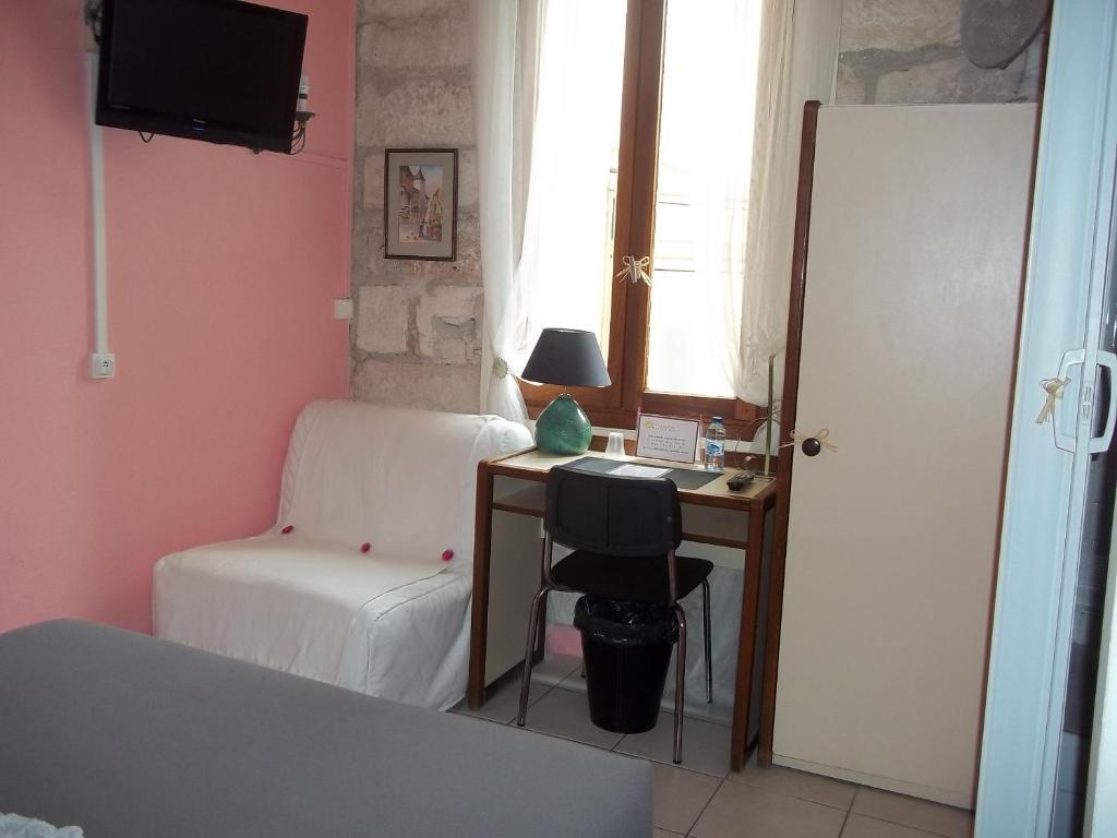 Hotel Innova Cardabella Avignon Room photo